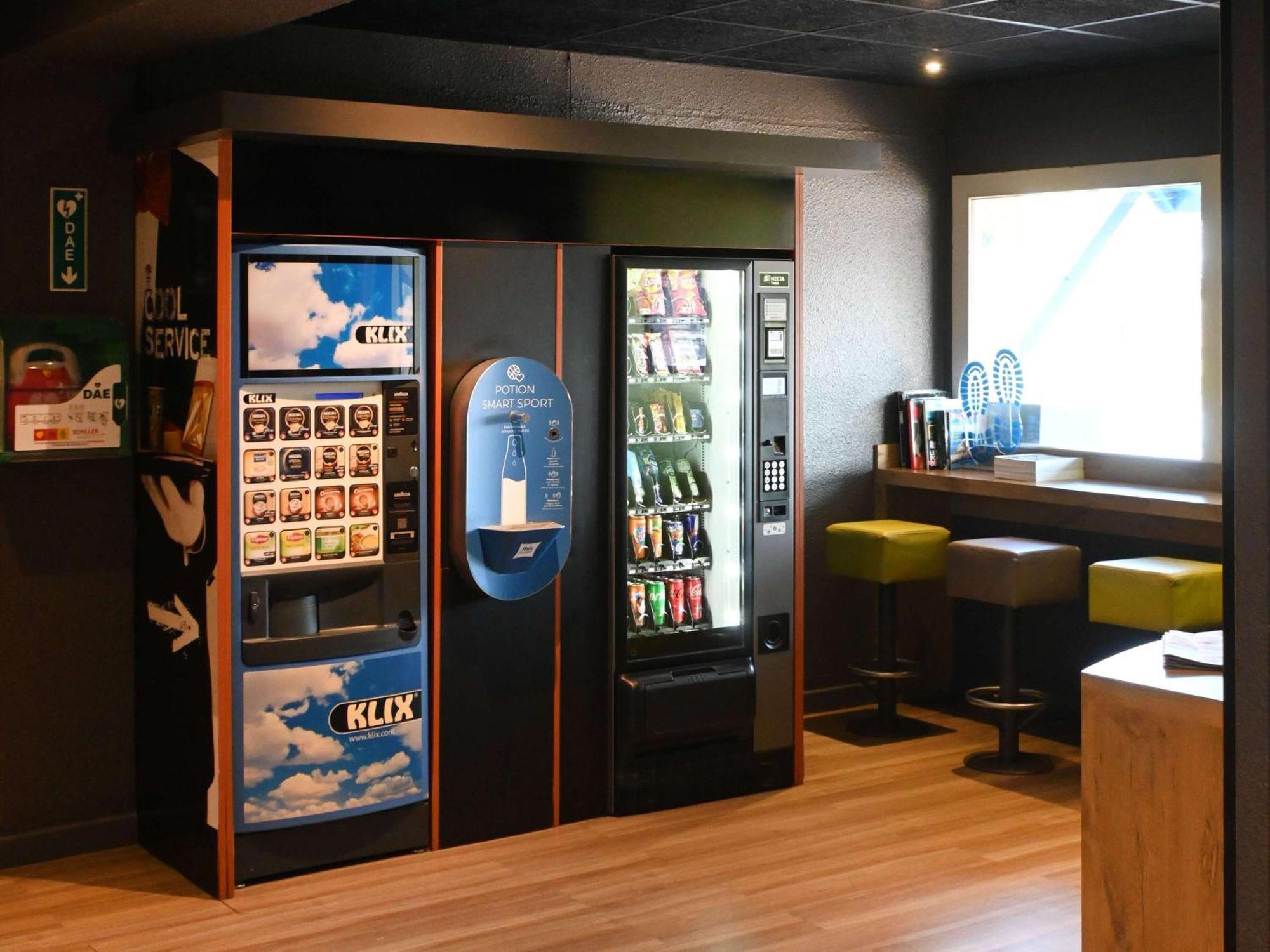 Hotel Ibis Budget Laval Bonchamp Les Laval Luaran gambar