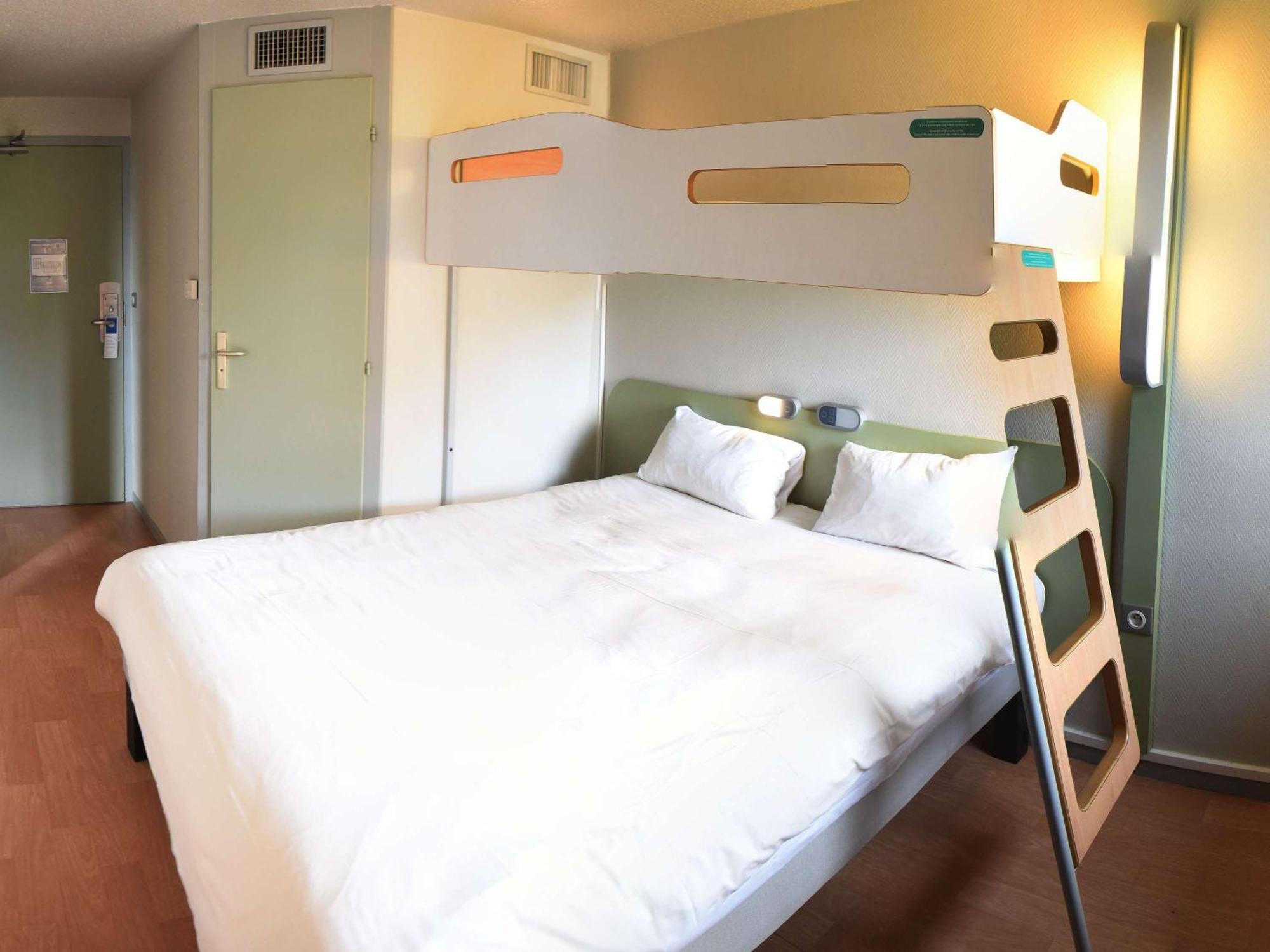 Hotel Ibis Budget Laval Bonchamp Les Laval Luaran gambar