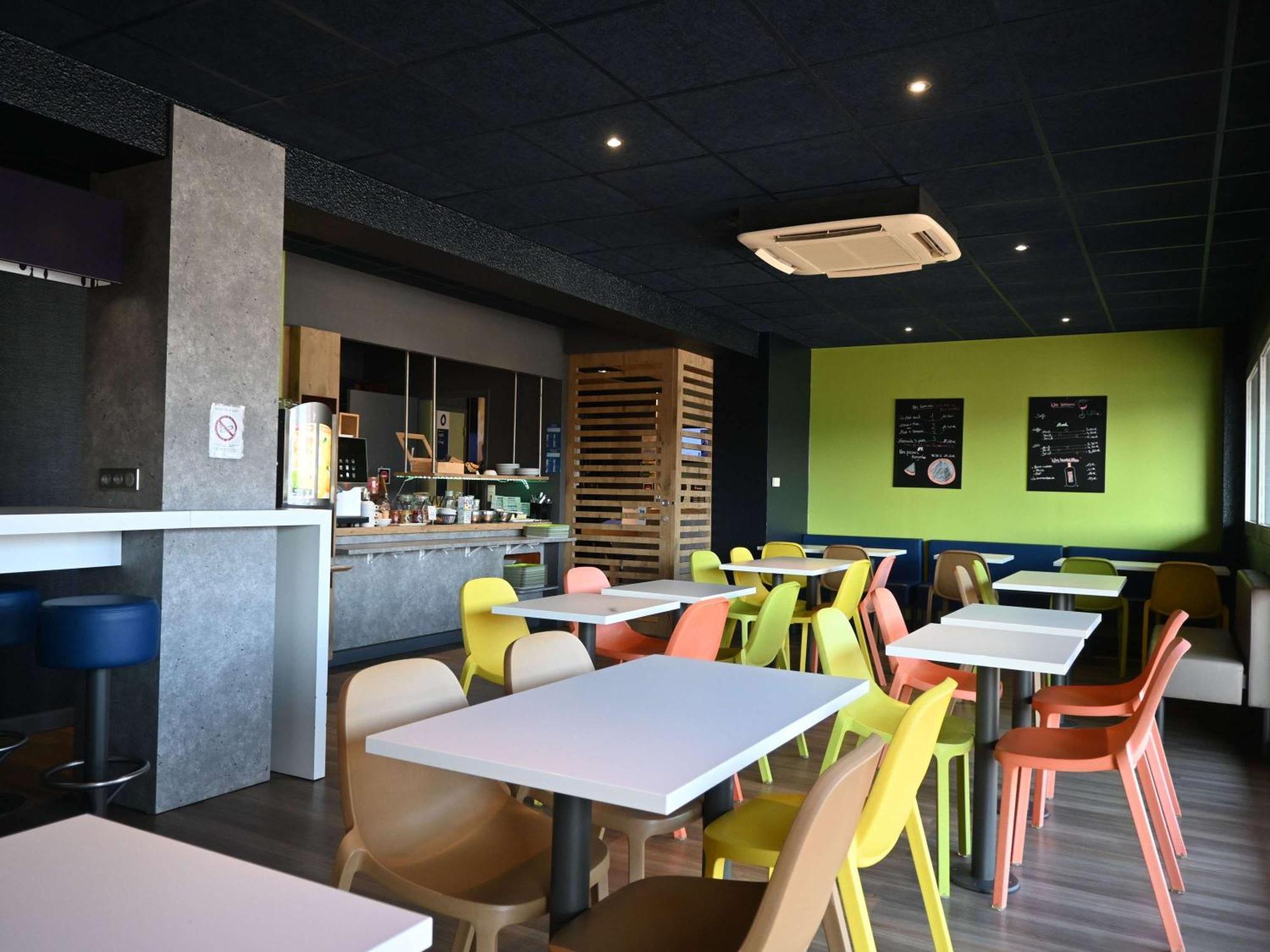 Hotel Ibis Budget Laval Bonchamp Les Laval Luaran gambar