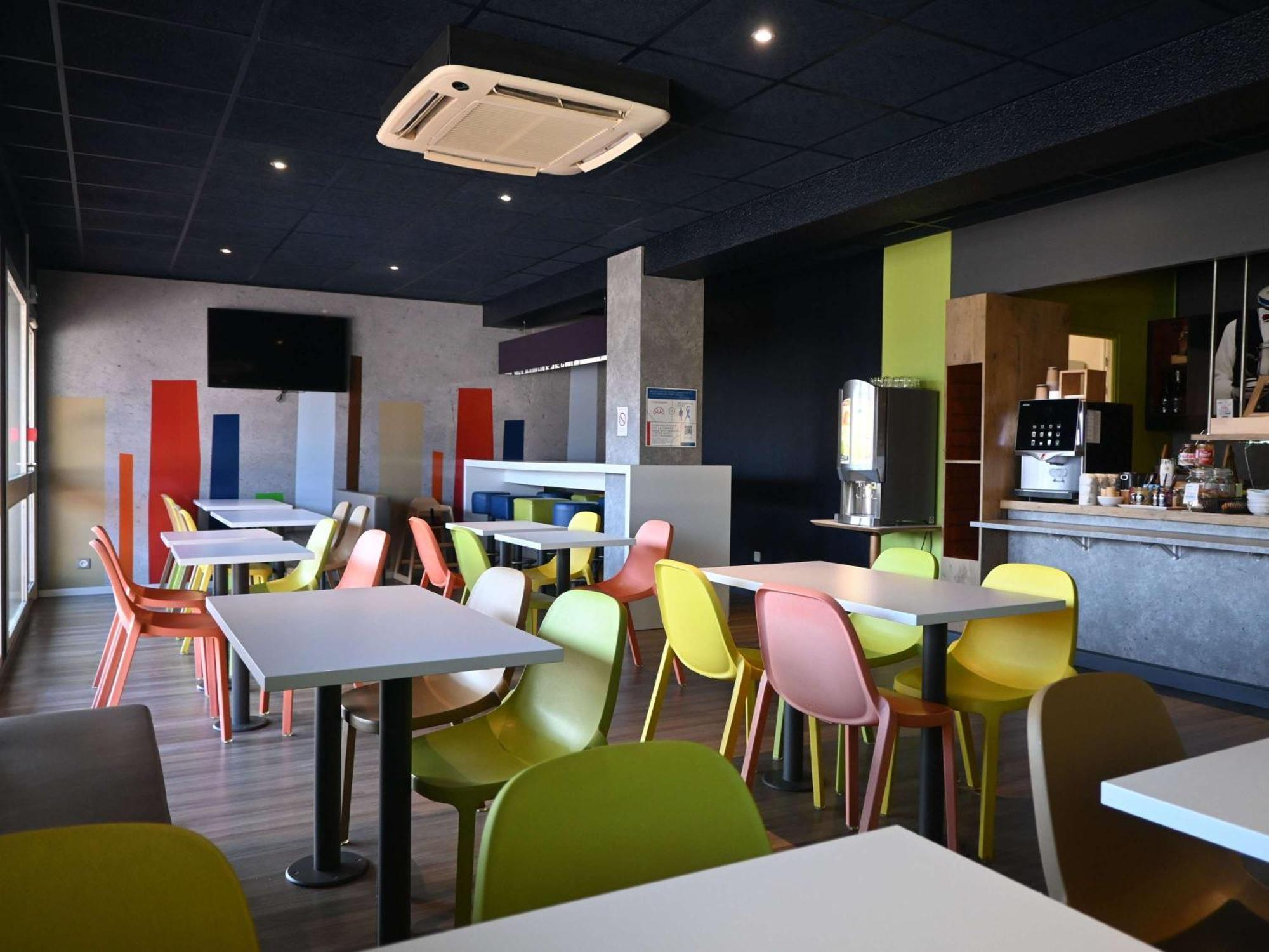 Hotel Ibis Budget Laval Bonchamp Les Laval Luaran gambar