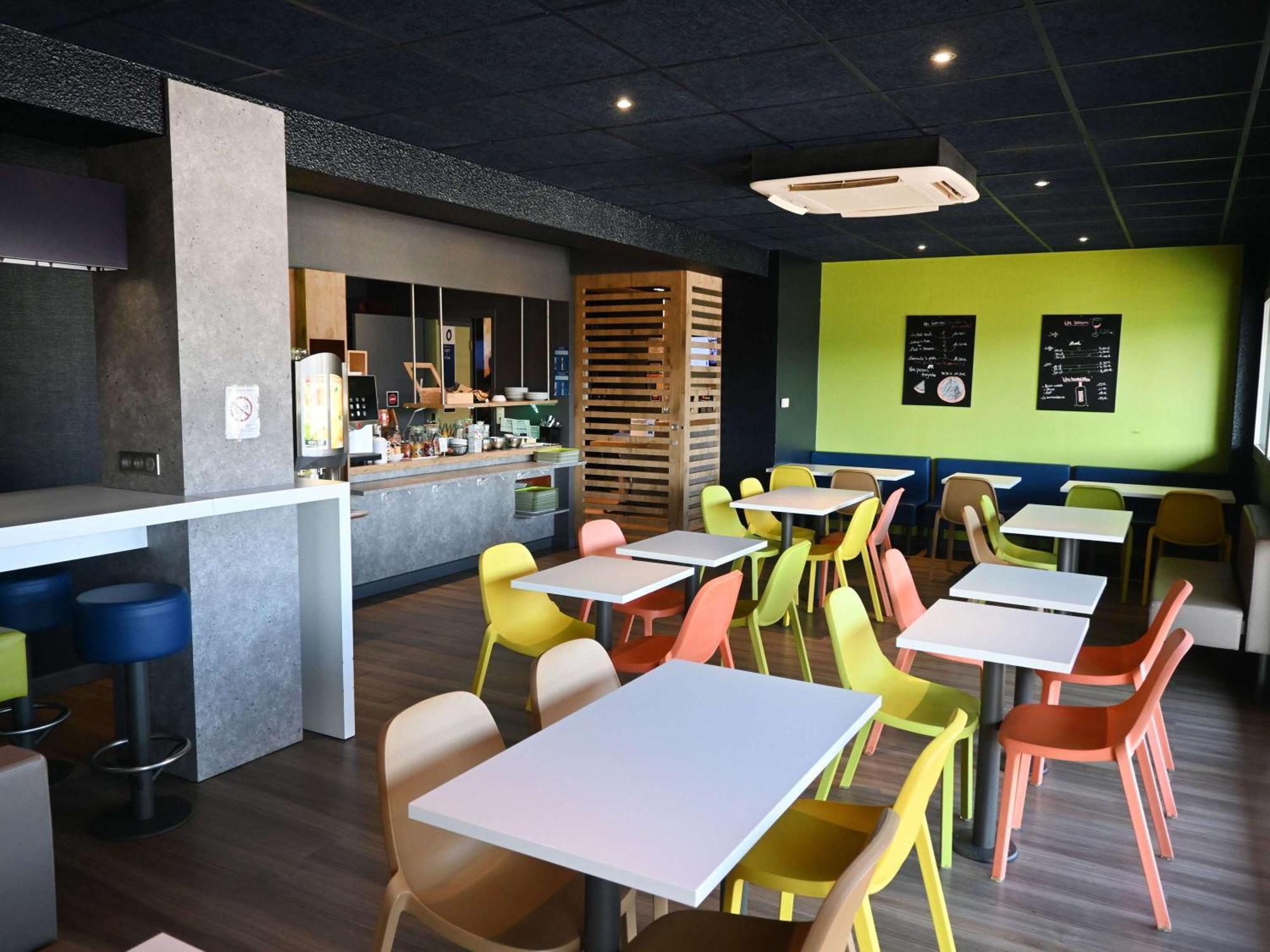 Hotel Ibis Budget Laval Bonchamp Les Laval Luaran gambar
