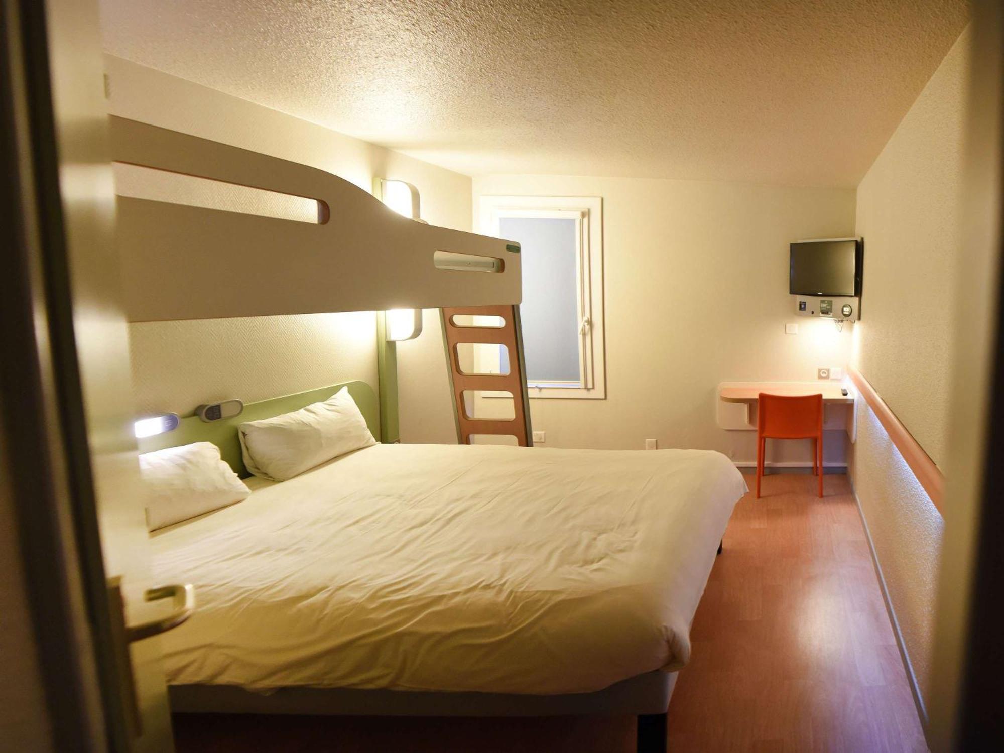 Hotel Ibis Budget Laval Bonchamp Les Laval Luaran gambar